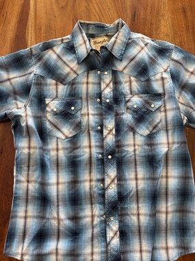 Wrangler Blue and White Plaid Western Button-Down Shirt